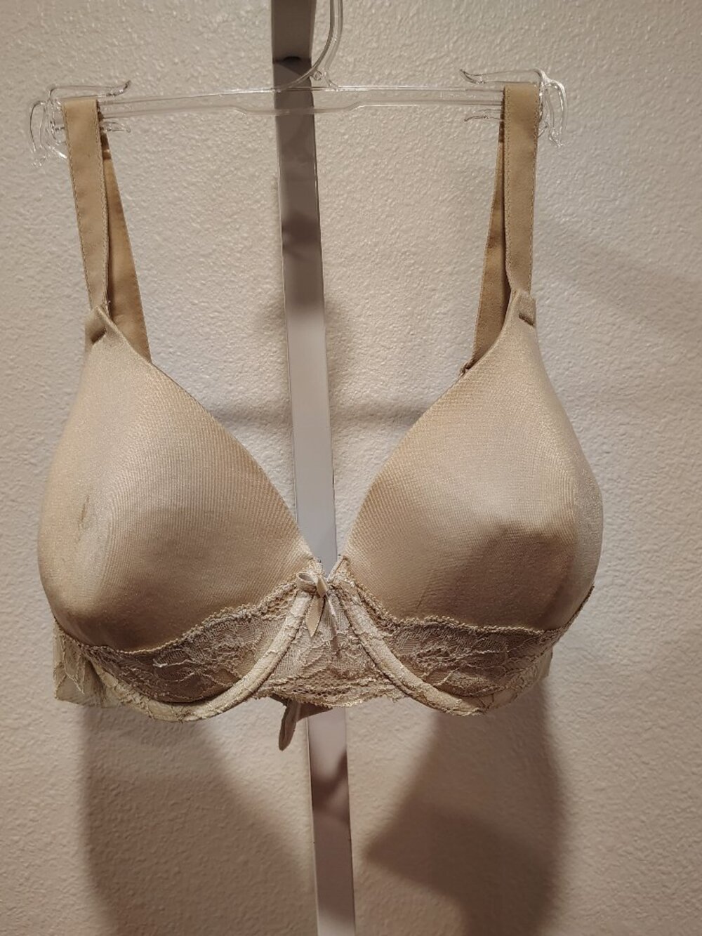 Maidenform Bra Size 36C Style 09447 Underwire Beige Lace Trim Back Close